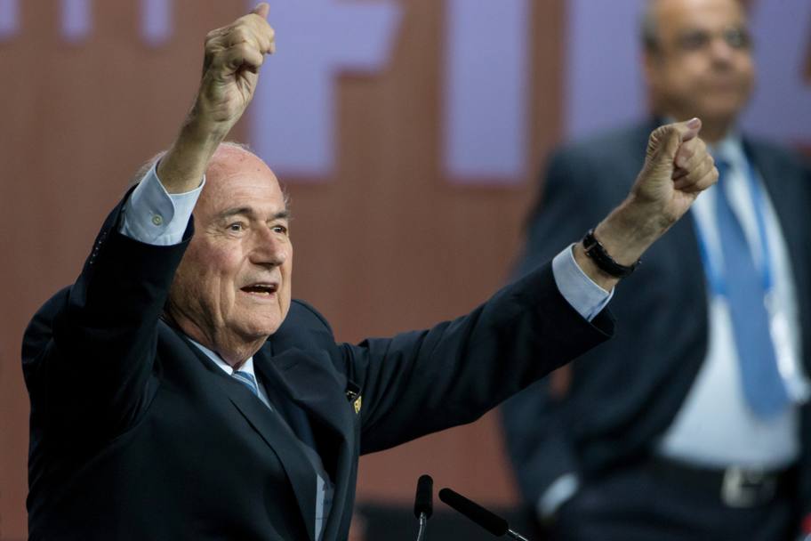 L&#39;esultanza di Blatter, 79 anni, numero uno della Fifa dal 1998, quando aveva preso il posto del brasiliano Joao Havelange. Getty